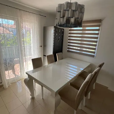 Greta's Self-check In * ザダル