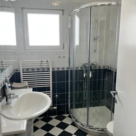 Greta's Self-check In アパート ザダル