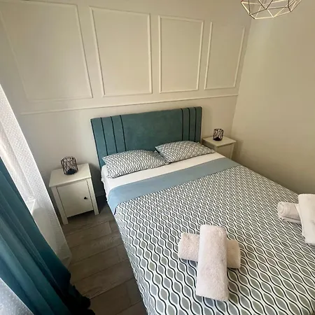 アパート Greta's Self-check In ザダル