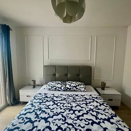 Greta's Self-check In * ザダル