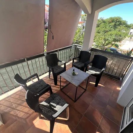 Greta's Self-check In * זאדאר