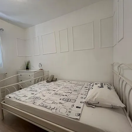 アパート Greta's Self-check In ザダル