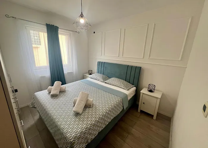 Greta's Self-check In זאדאר