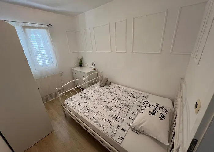 Greta's Self-check In Апартаменты Задар